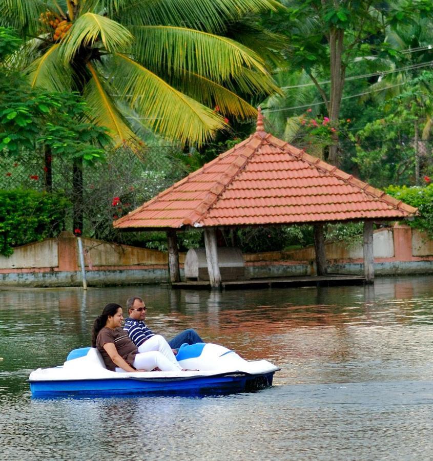सहारा Sterling Palace Alleppey