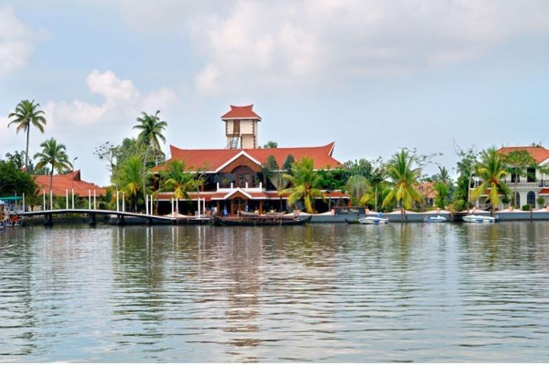 सहारा Sterling Palace Alleppey 5*