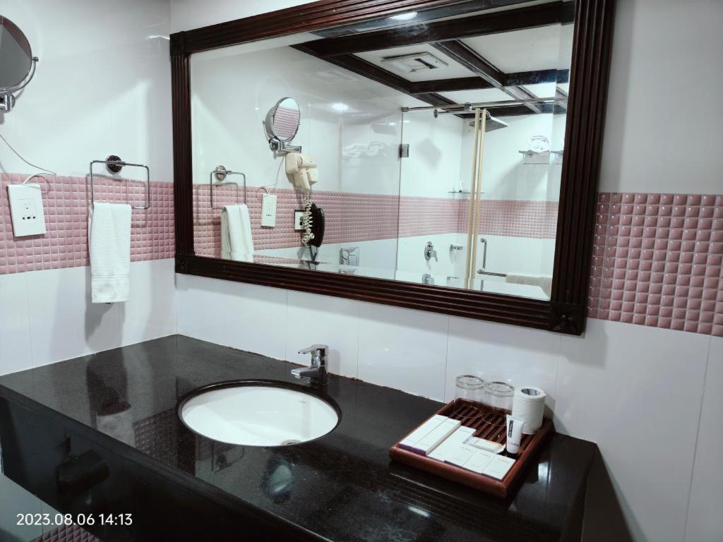 Resort Sterling Palace Alleppey