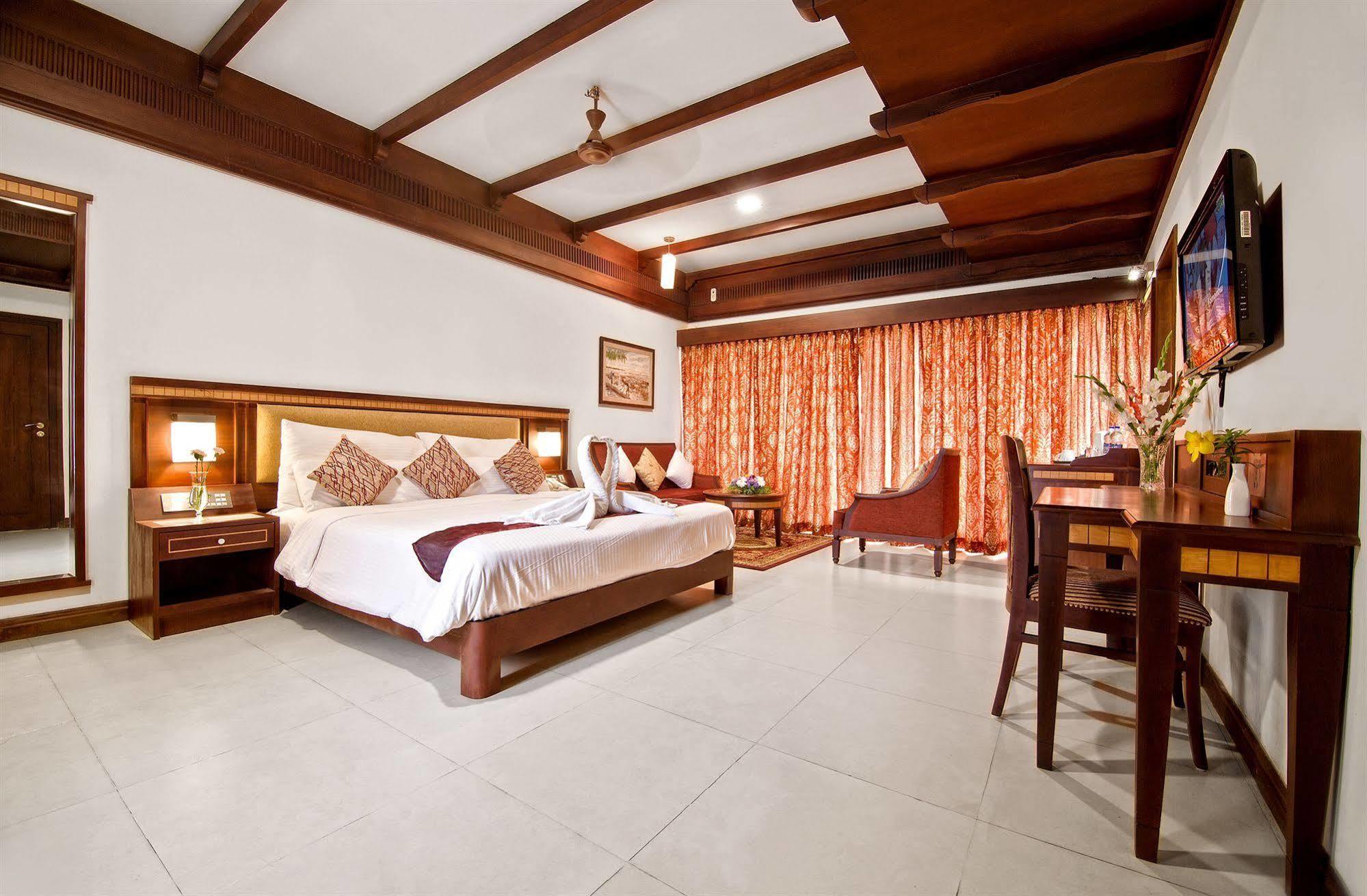 Resort Sterling Palace Alleppey
